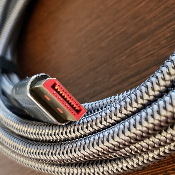 HD DisplayPort with High Speed Ethernet and Full HD 8K - Picture 3 of 3